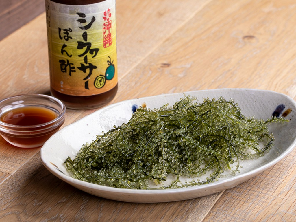 沖縄から直接取り寄せた食材に、地元松本産をプラスして提供