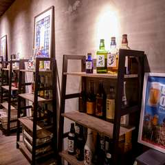 泡盛は沖縄47蔵元を網羅。飲み放題も楽しめる