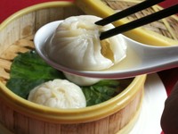 皮から手作りにこだわったお店自慢の『上海小籠包』