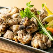 県産の食材を堪能できる！　ジュージュー焼ける音も楽しい『長州鶏炭火焼』