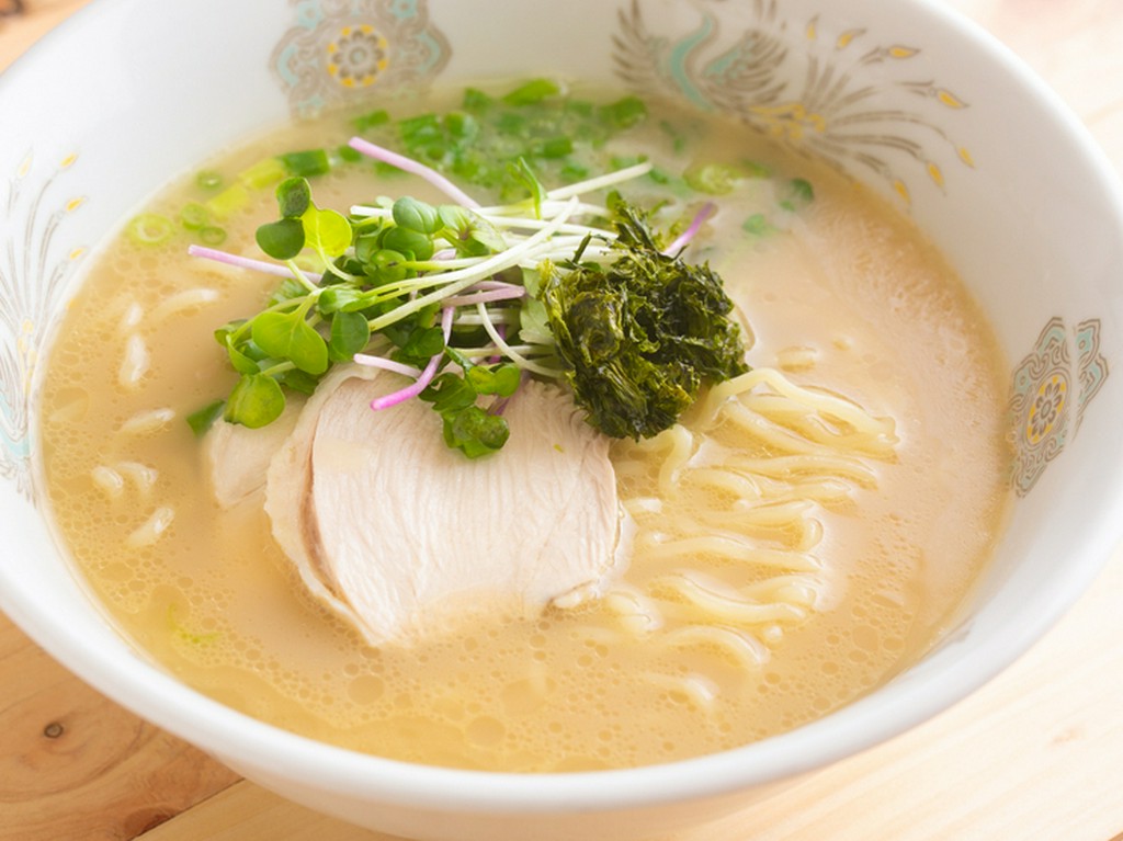 ランチにも夜ごはんにも! 鯛の風味そのままなコクのある白濁スープを飲み干さずにはいられない『鯛そば』