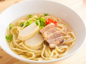 かつおスープと歯切れのいい麺、そして三枚肉。ベーシックなあのおいしさをここ千葉県で。『沖縄そば』
