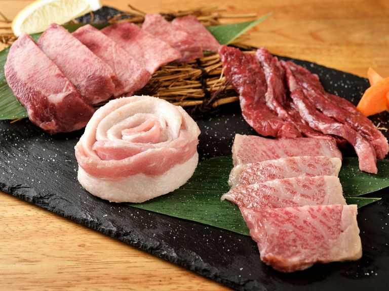 黒毛和牛を満喫できる華やかな一皿『お肉の盛り合わせ』