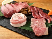 黒毛和牛を満喫できる華やかな一皿『お肉の盛り合わせ』