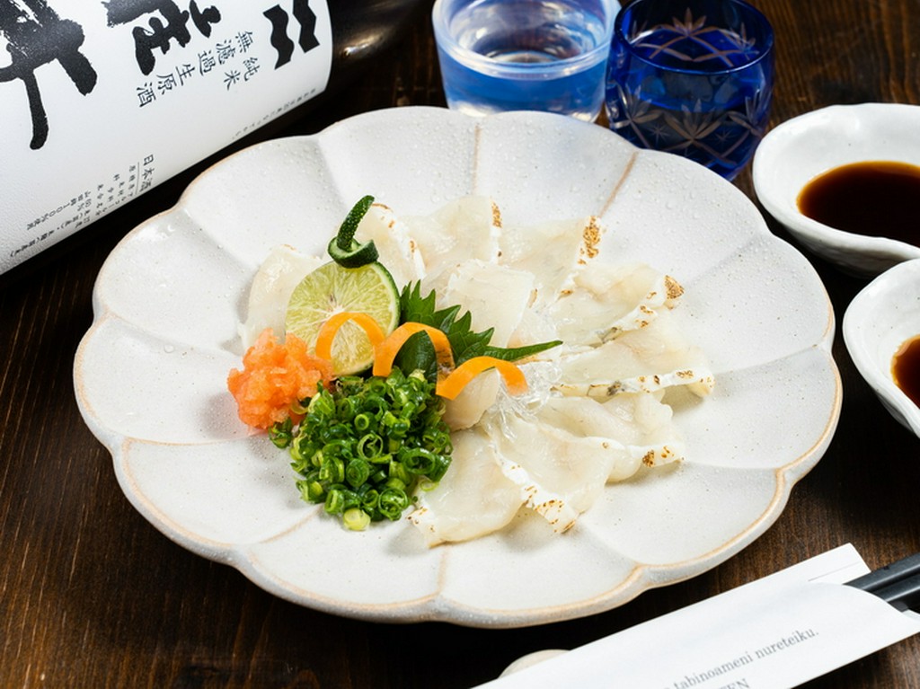 ぷりぷりの食感『萩産真河豚のたたき』