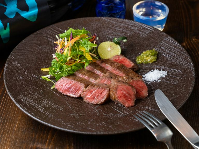 上質な肉を味わう『山口県産黒毛和牛炭火焼』