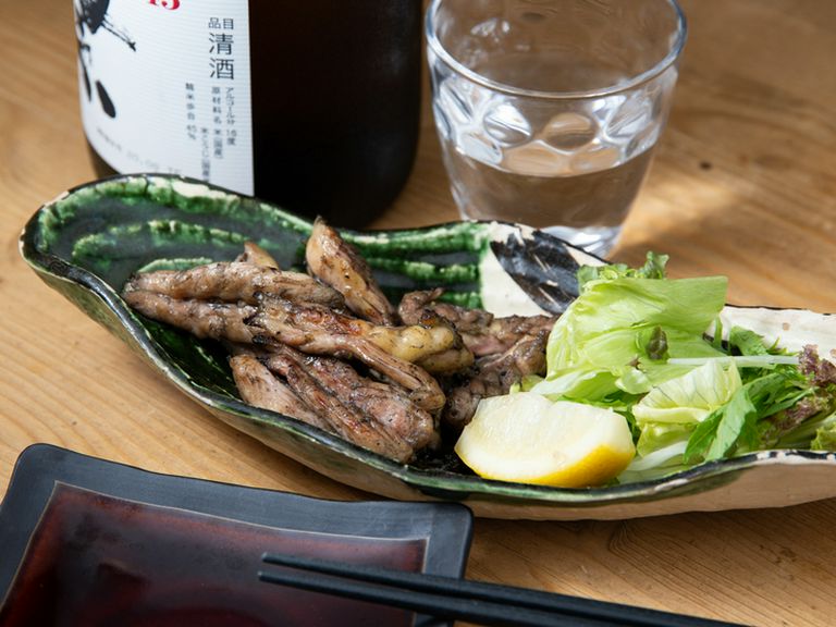 鶏本来の旨みが味わえる『せせりの炭火焼き』