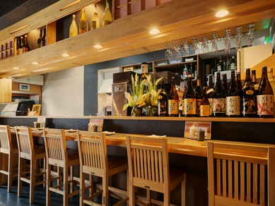 フラリと来店し、食事とお酒をひとり嗜む