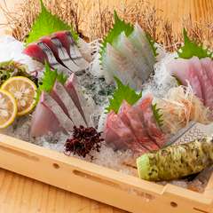 鮮魚が並べられた贅沢な『刺身5種盛り』