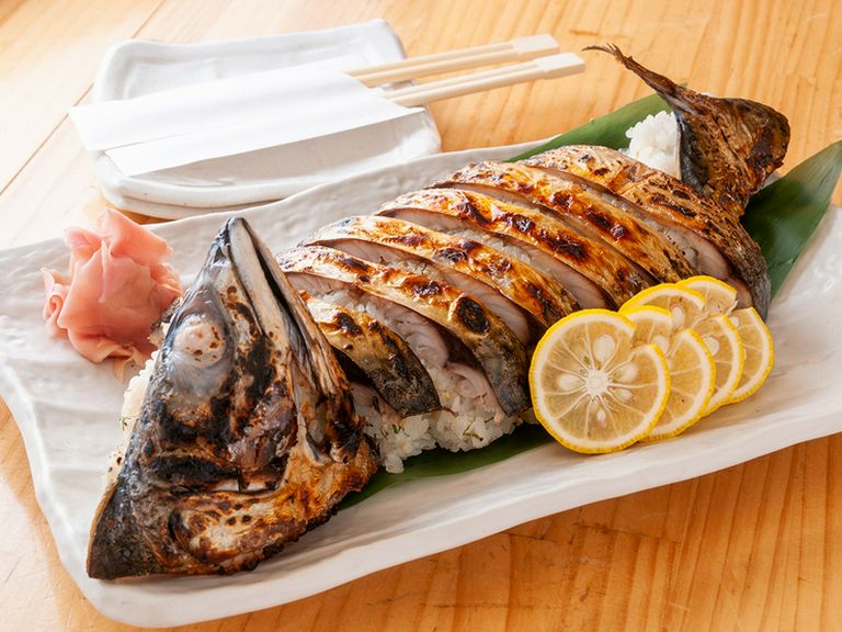 高知県の代表料理『焼きサバ姿寿司』