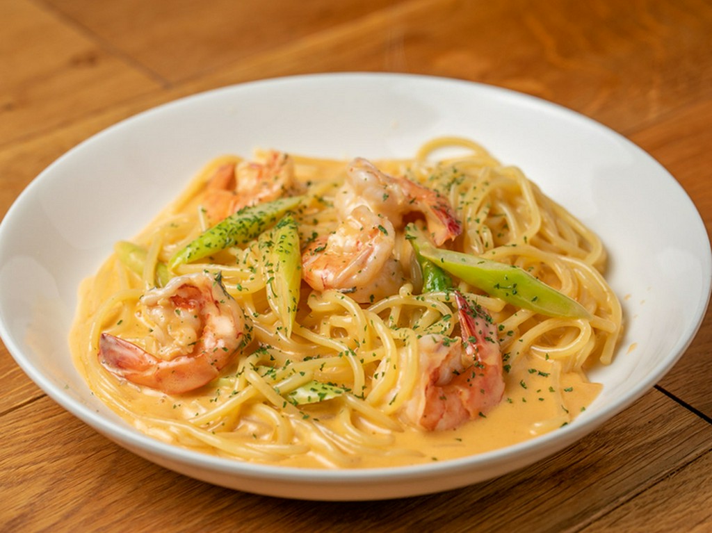 エビの濃厚な味わいを生パスタで『エビとアスパラのアメリケーヌソースパスタ』