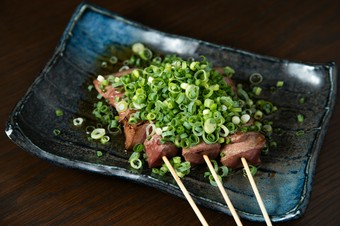 常連の方に愛される店の看板メニュー『塩レバー』