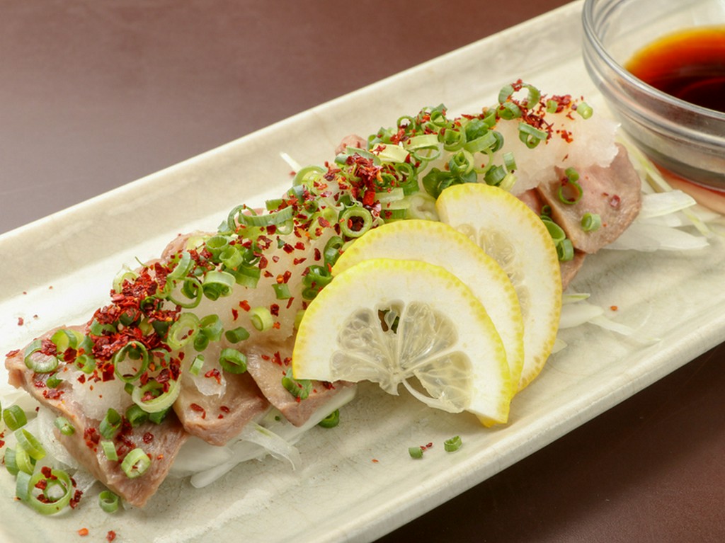 牛タンを低温調理した『牛タンのお刺身風』