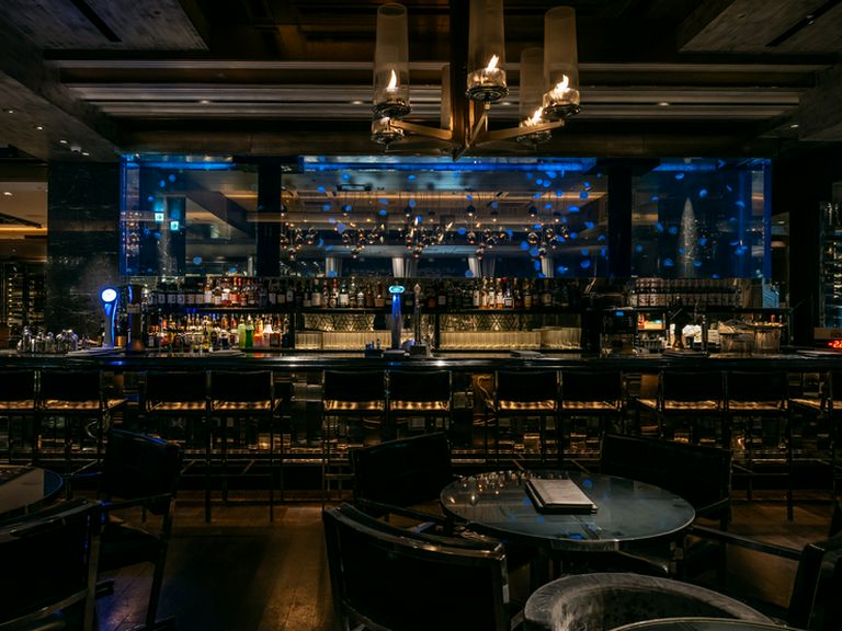 最大300名収容可能。ラグジュアリーな空間で貸切パーティーを