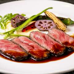 濃厚な風味とジューシーな脂身が特徴。あふれる肉汁がたまらない『極上佐賀牛　サーロインの炭火焼き』