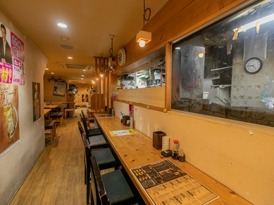 フラリと来店し、食事とお酒をひとり嗜む