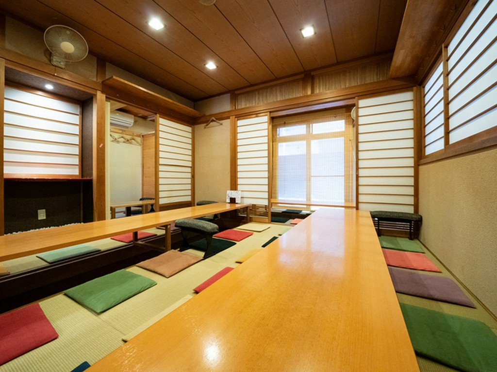 最大50名まで利用できる、広々とした掘りごたつの座敷