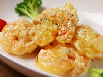 ほのかに甘く、ミルキーな味わいが人気の『エビ天マヨ和え』