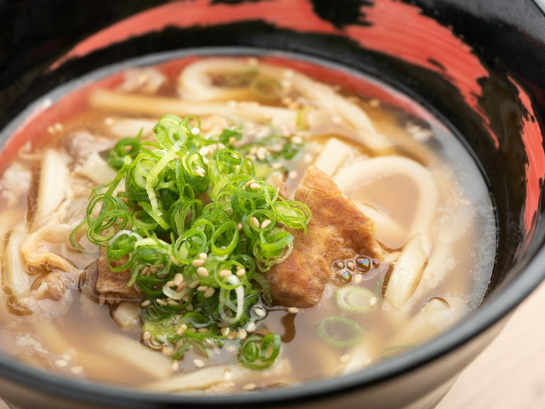 〆にぴったり。こだわりの一杯『かすうどん』