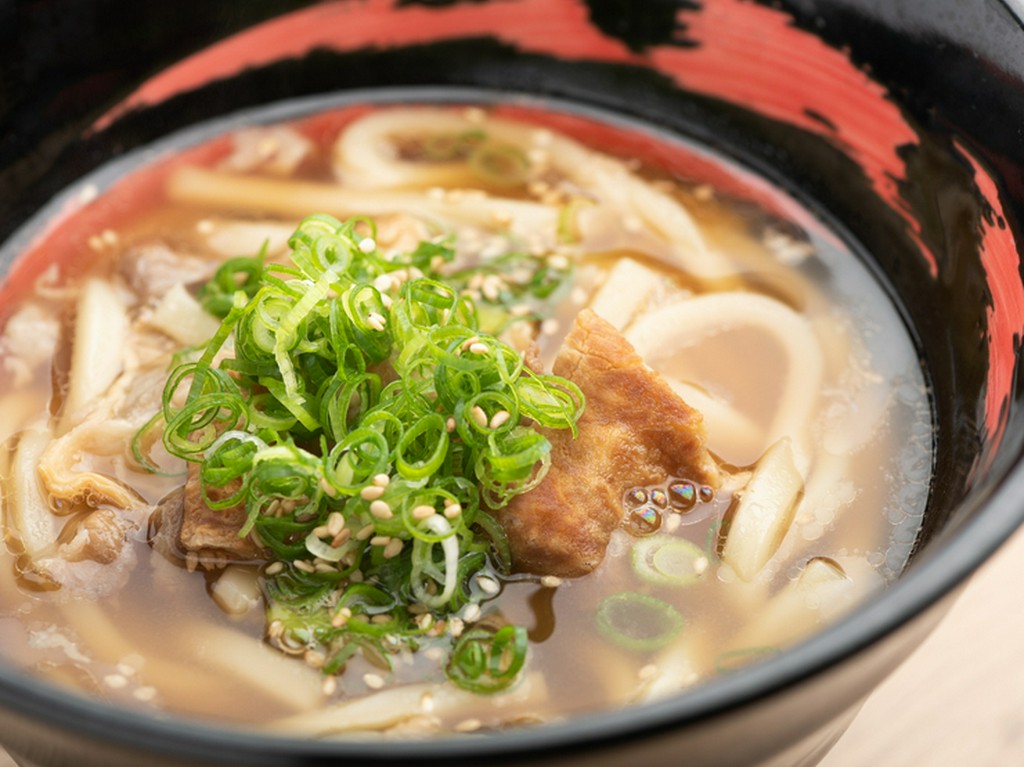 〆にぴったり。こだわりの一杯『かすうどん』