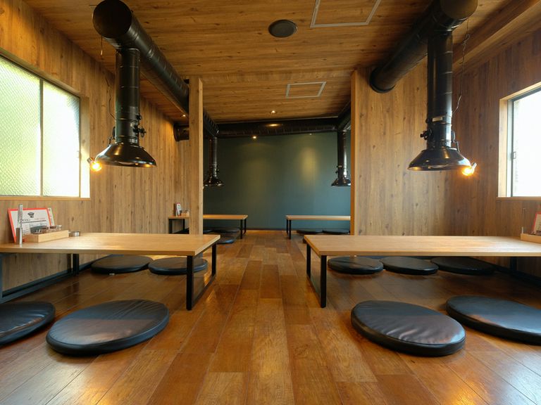 2階へと上がると、木の温もりを感じられる座敷席
