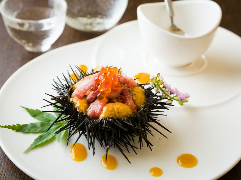 ガゼ雲丹×黒毛和牛の贅沢な組み合わせ。幸せな気分になれる一品