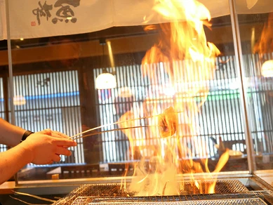 素材の旨みを凝縮！　藁の香ばしい香りも魅力の『魚の藁焼き5種盛り合わせ』