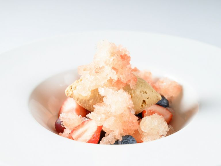 贅沢なコース料理を締めくくる極上スイーツ『季節のデザート』