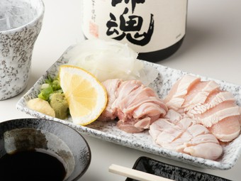 朝挽きの新鮮な鶏をそのまま『お造り3種盛り合わせ』