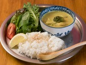 辛いものが好きな方にオススメ。スパイシーな味わいがやみつきになる『グリーンカレー』