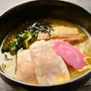 鶏白湯ラーメン　自家製スープの絶品塩ラーメン
ハーフサイズ580円