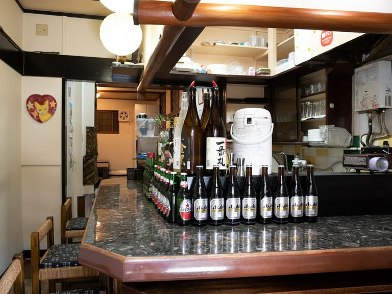 カウンター席は一人飲みにも◎