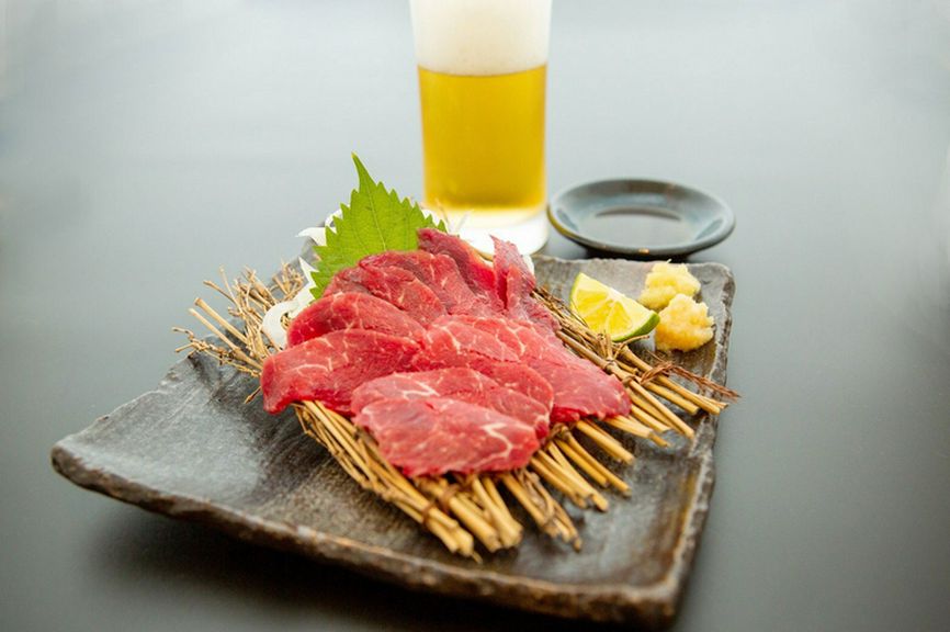 熊本直送の厳選馬肉を使用した『赤身馬刺し』