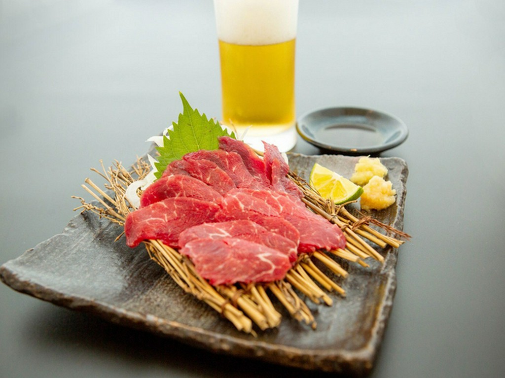 熊本直送の厳選馬肉を使用した『赤身馬刺し』
