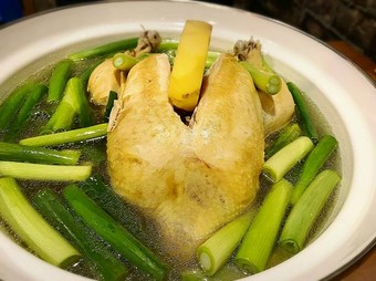 冷えた身体を温めてくれる、お店オリジナル『鳥鍋』