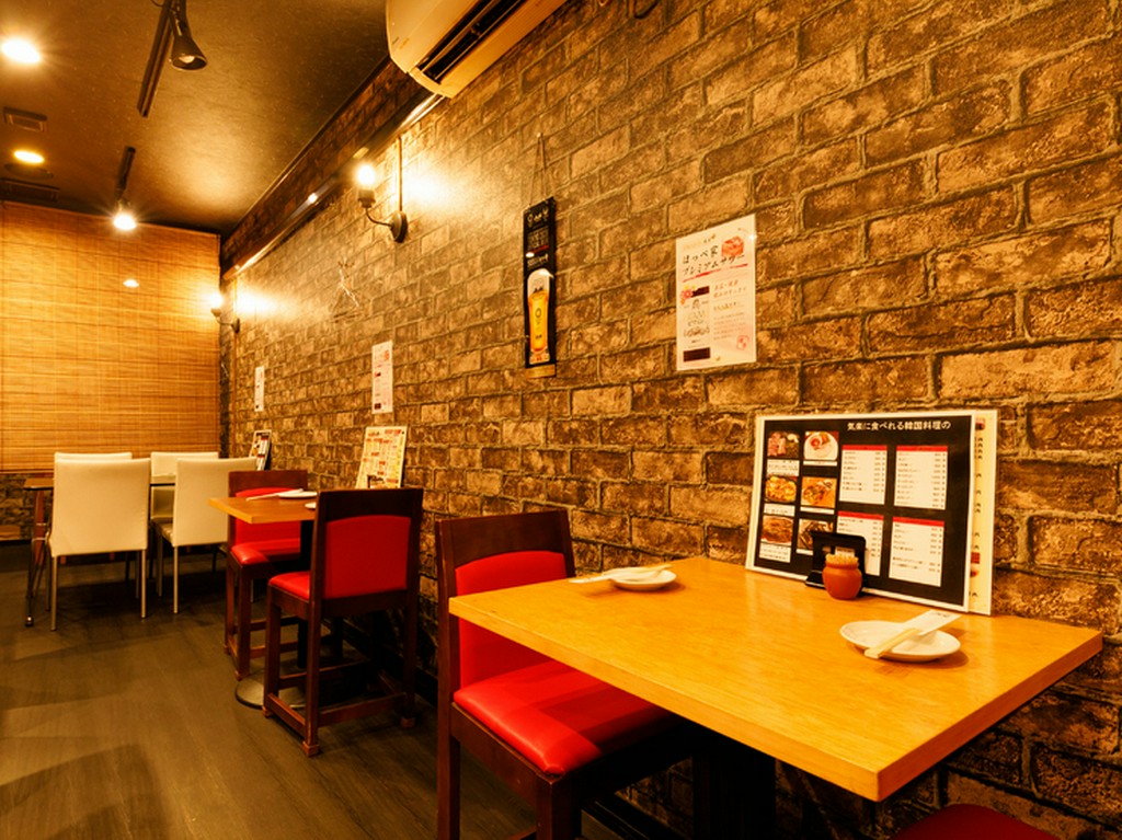 2人用テーブル席もあり。デートにもピッタリ