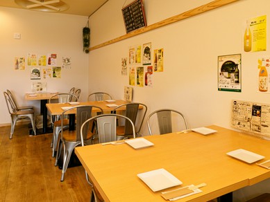 バリエーション豊富な料理を囲んで盛り上がる歓送迎会