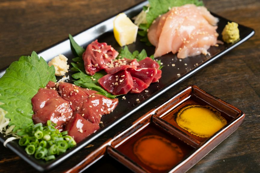 超新鮮な鶏肉の『造り盛り合わせ』