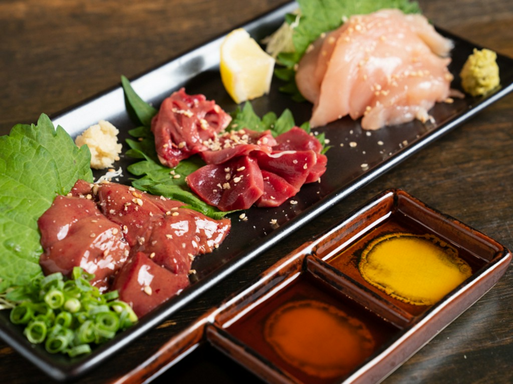 超新鮮な鶏肉の『造り盛り合わせ』