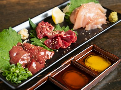 超新鮮な鶏肉の『造り盛り合わせ』