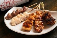味わいも歯応えもそれぞれに個性豊かな『焼き鳥盛り合わせ5串』