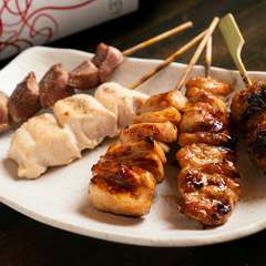 味わいも歯応えもそれぞれに個性豊かな『焼き鳥盛り合わせ5串』
