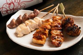 味わいも歯応えもそれぞれに個性豊かな『焼き鳥盛り合わせ5串』