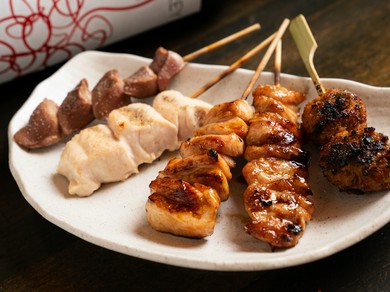 味わいも歯応えもそれぞれに個性豊かな『焼き鳥盛り合わせ5串』