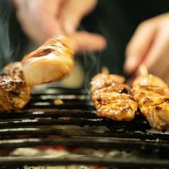 備長炭の遠赤外線でジューシーにじっくり焼き上げる