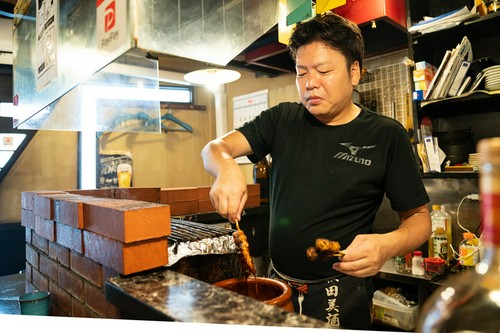 さらなる美味しさを求め、タレの改良にも余念がない