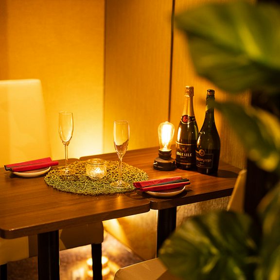 二人の会話も自然と弾む、カジュアルな雰囲気が魅力