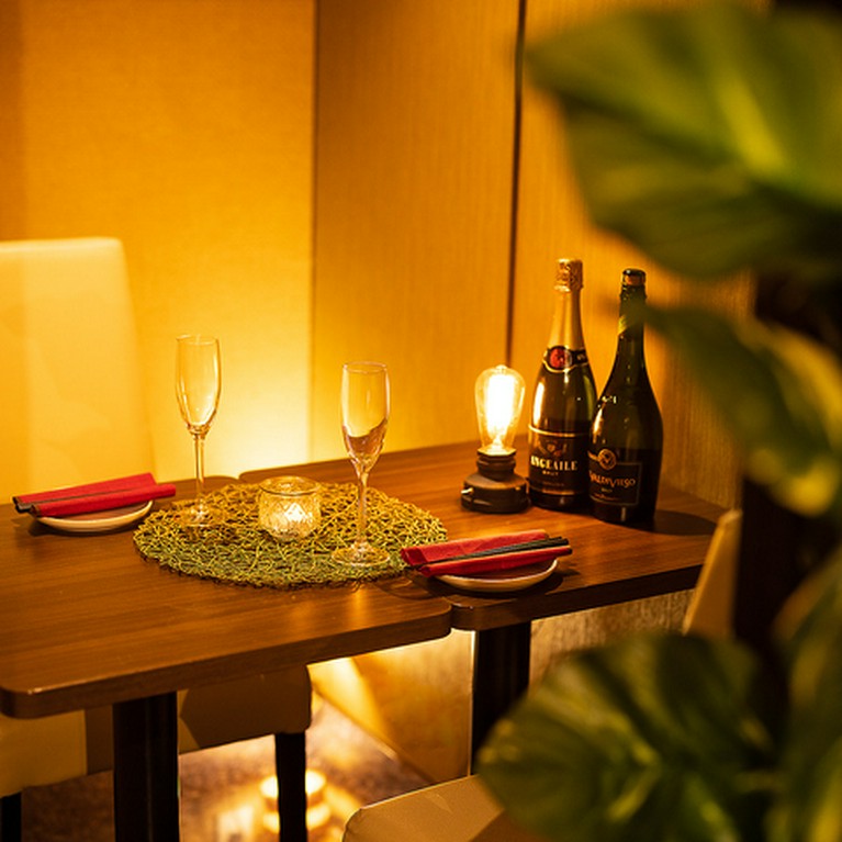 二人の会話も自然と弾む、カジュアルな雰囲気が魅力