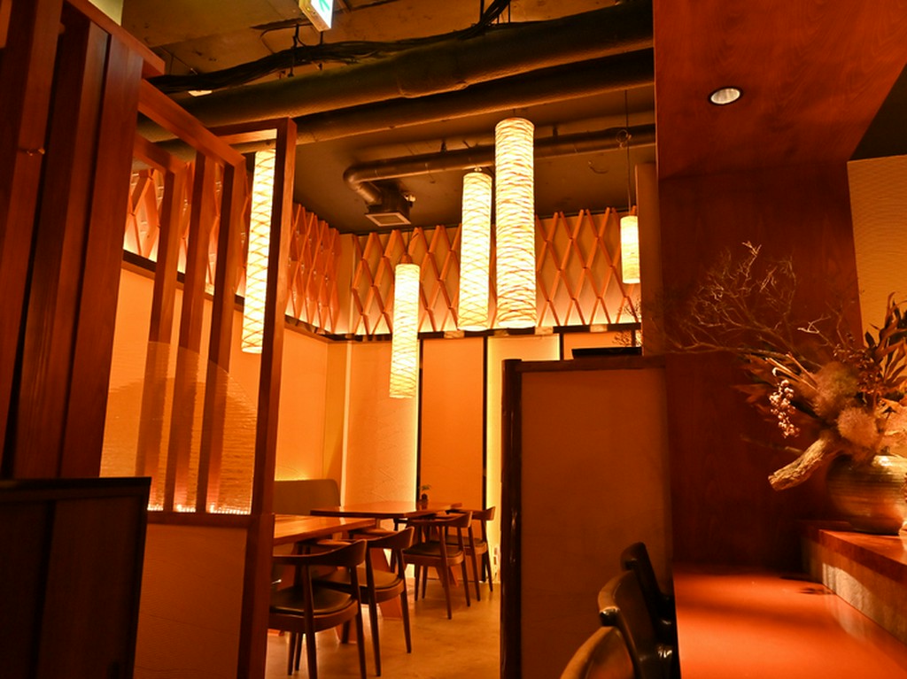 ジャズが流れる上質な空間で、最上級のおもてなし