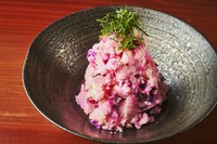 北海道洞爺のじゃがいもと柴漬けで作ったシンプルなポテトサラダ。
ひそかに【瓢箪】の人気メニュー。